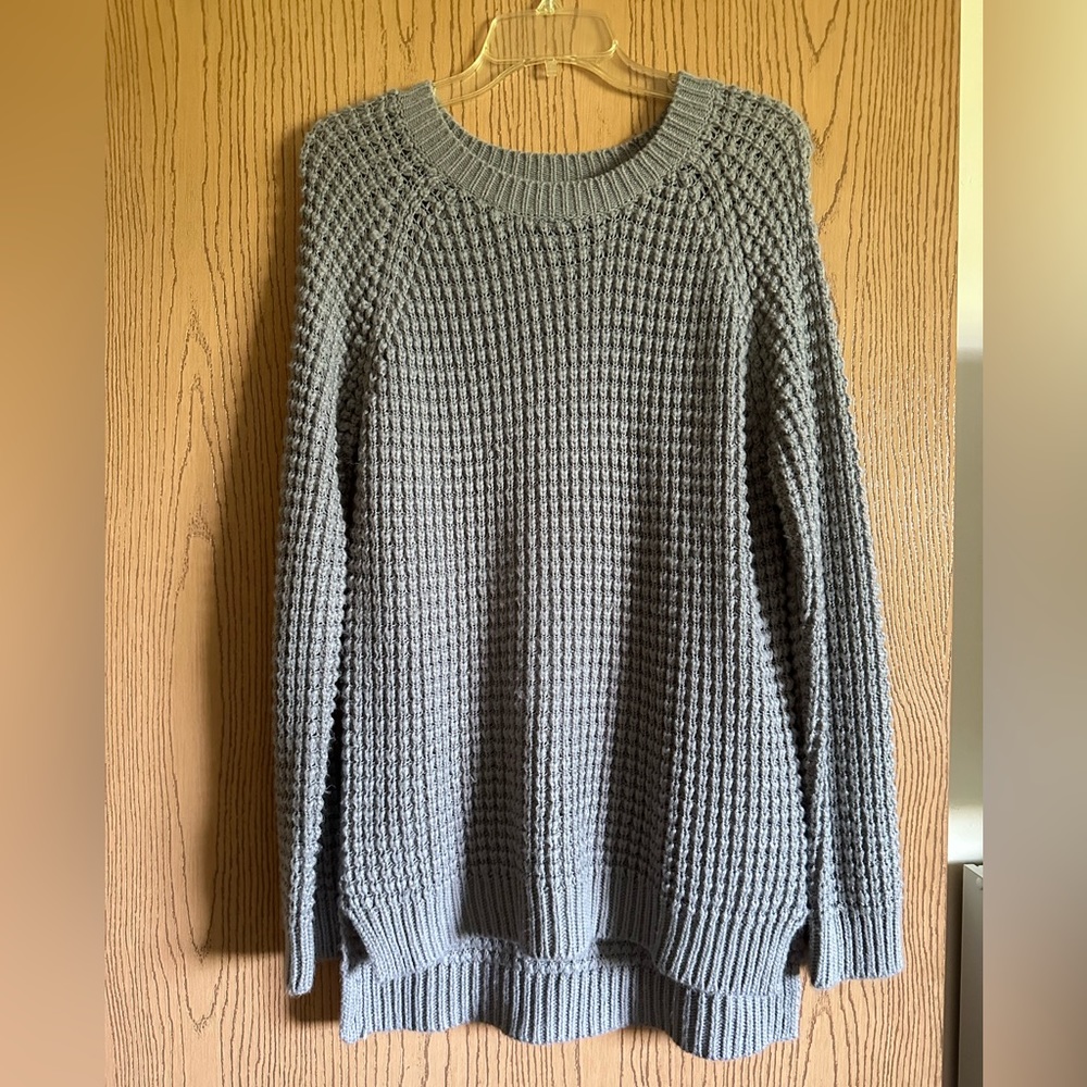 Light gray long sleeve top (could be worn as dress with leggings under)